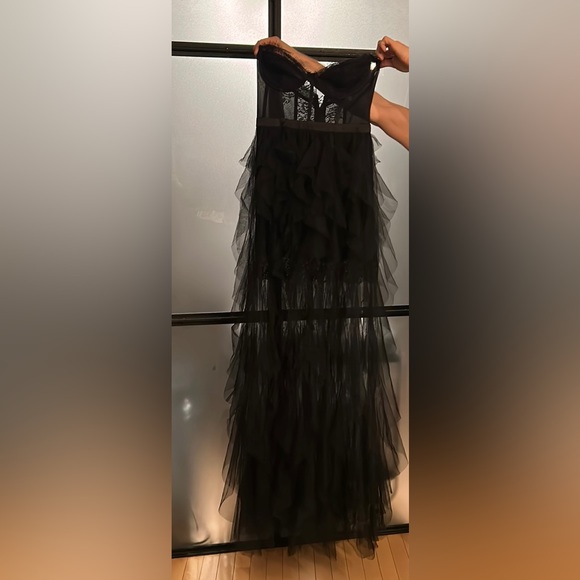 Bustier Ruffled Gown - Picture 3 of 3